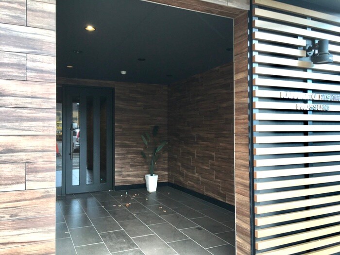 物件外観写真3　(エントランス部分)