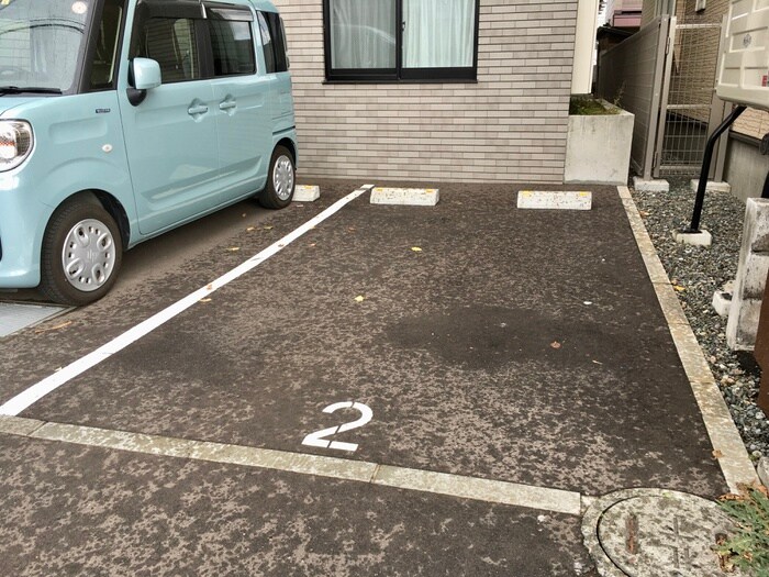 物件外観写真6　(駐車場)