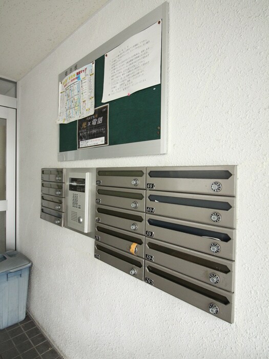 物件外観写真4　(エントランス部分)