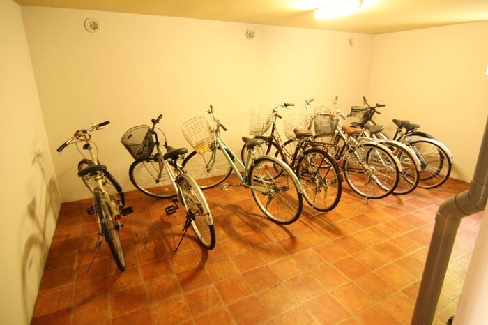 物件外観写真6　(駐輪場)