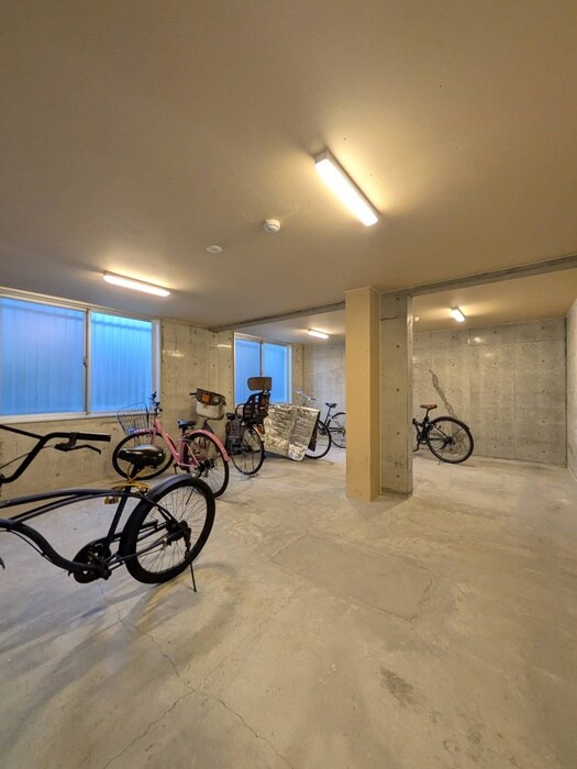 物件外観写真4　(駐輪場)