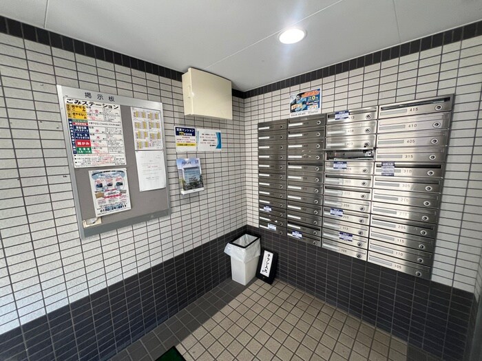 物件外観写真4　(エントランス部分)