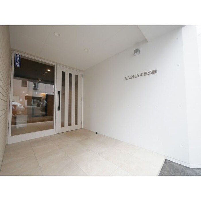 物件外観写真2　(エントランス部分)