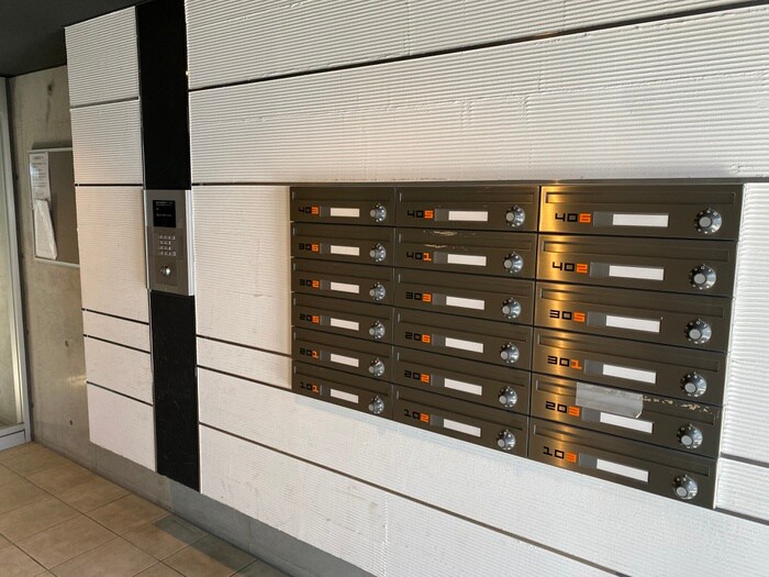 物件外観写真4　(エントランス部分)