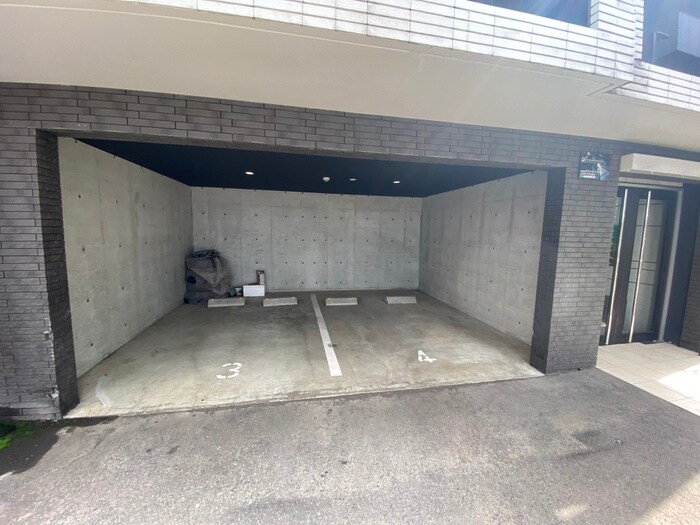 物件外観写真5　(駐車場)