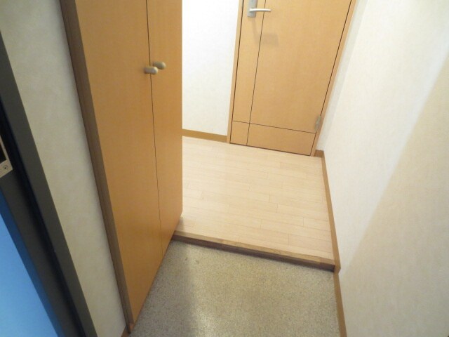 物件内観写真4　(玄関)