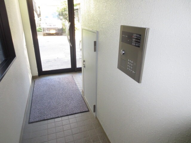 物件外観写真3　(エントランス部分)