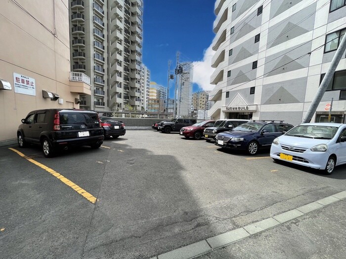 物件外観写真4　(駐車場)