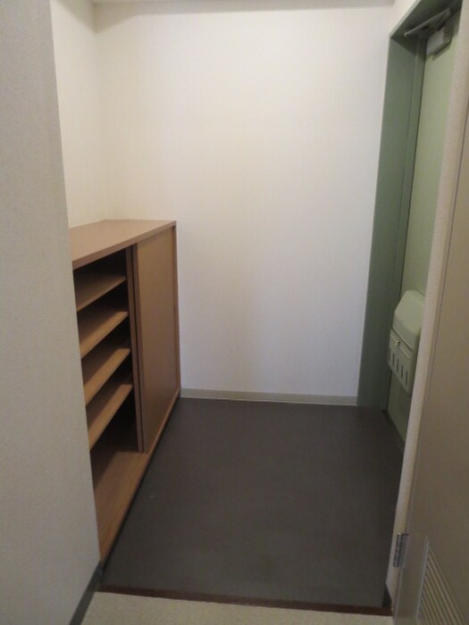 物件内観写真16　(玄関)