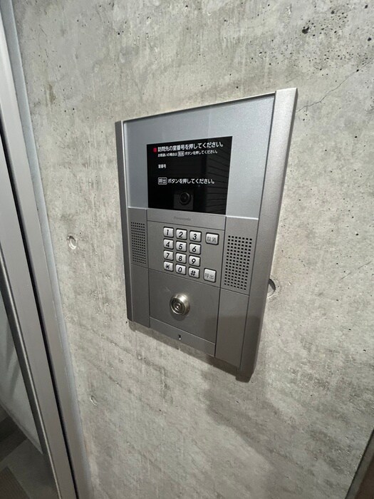 物件外観写真4　(エントランス部分)