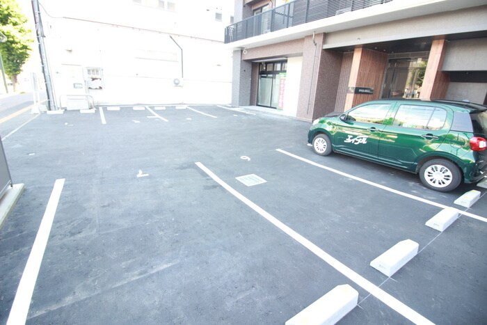 物件外観写真6　(駐車場)