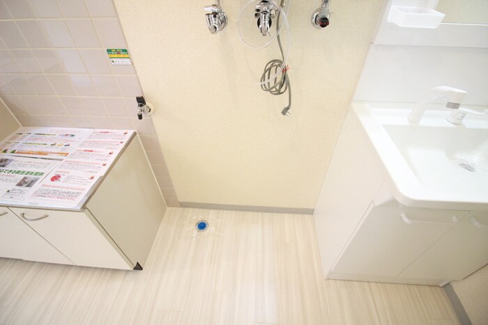 物件内観写真16　(洗濯機置場)