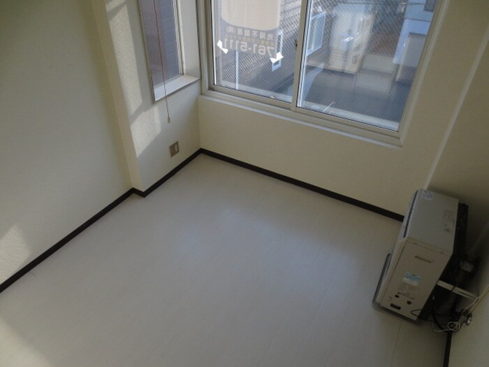 物件内観写真2　(居室)