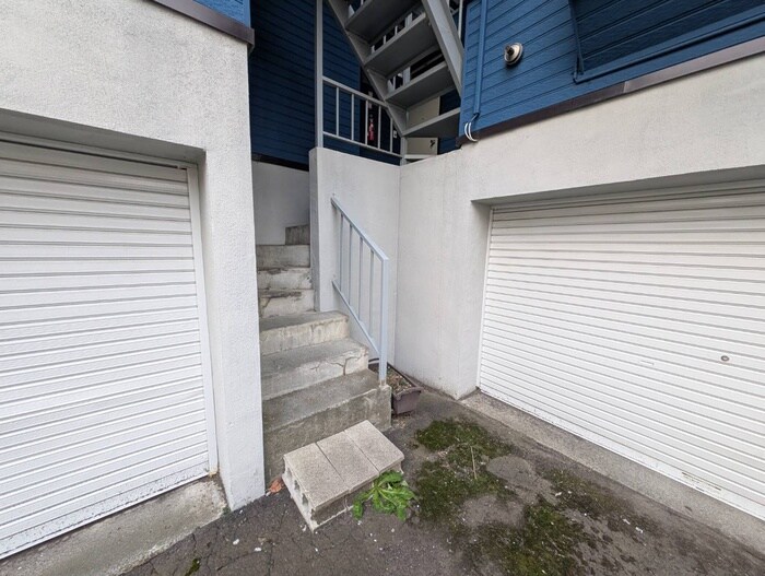 物件外観写真4　(エントランス部分)