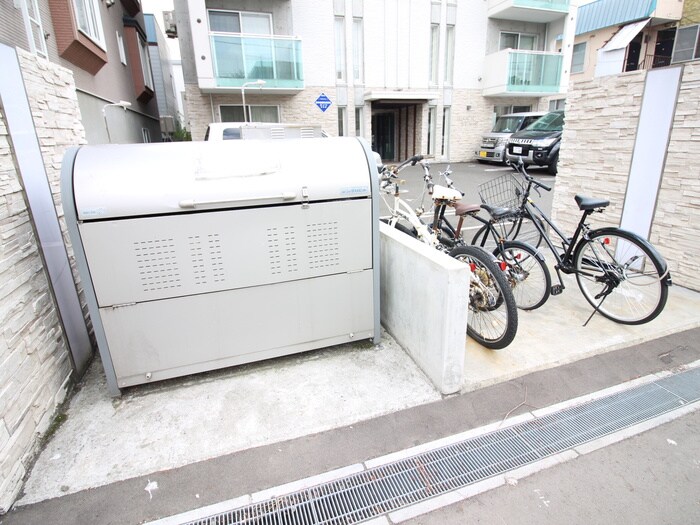 物件外観写真6　(駐輪場)