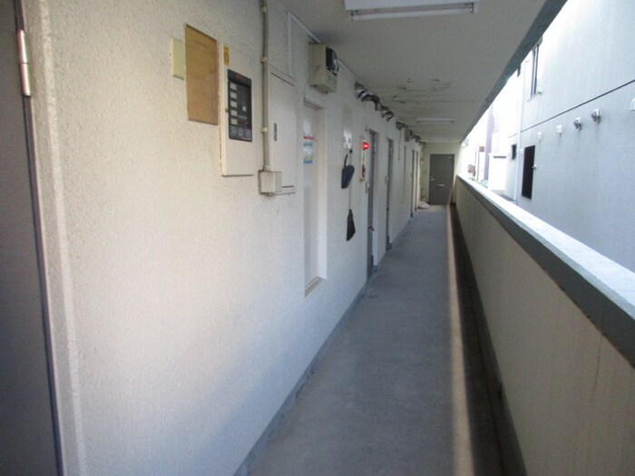 物件外観写真6　(エントランス部分)