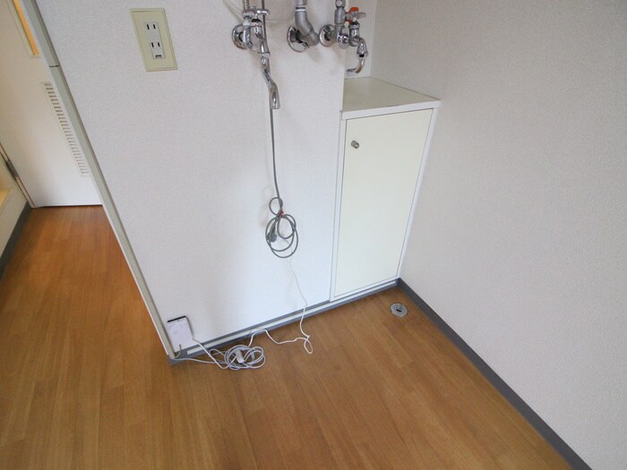 物件内観写真13　(洗濯機置場)