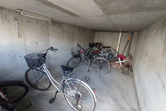 物件外観写真5　(駐輪場)