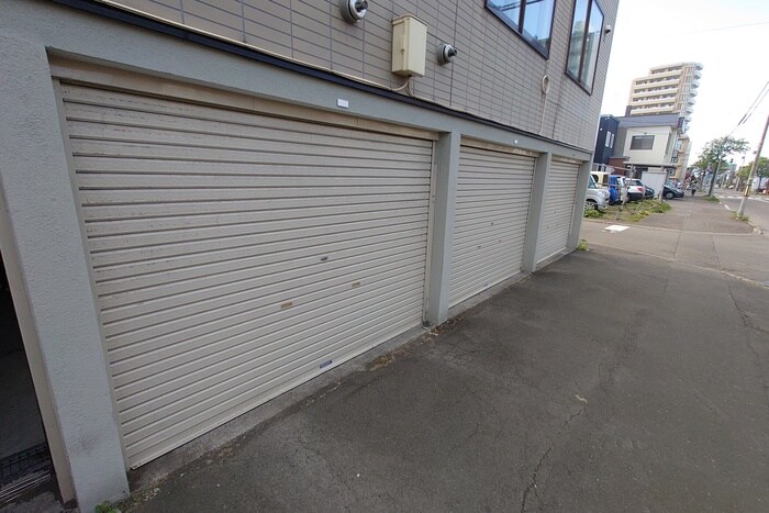 物件外観写真6　(駐車場)