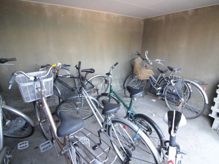 物件外観写真5　(駐輪場)