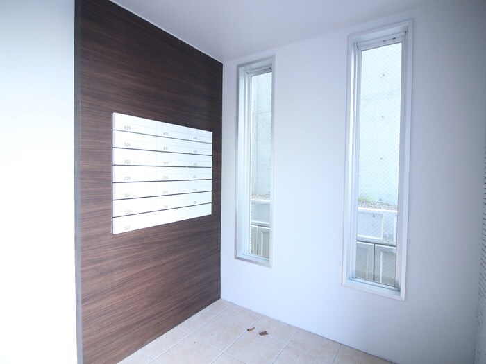 物件外観写真6　(エントランス部分)