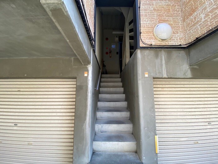 物件外観写真4　(エントランス部分)