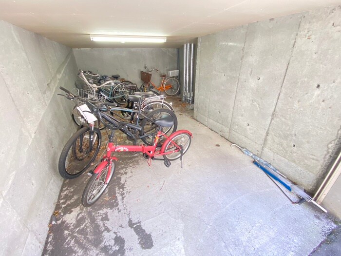 物件外観写真5　(駐輪場)