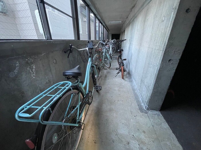 物件外観写真5　(駐輪場)