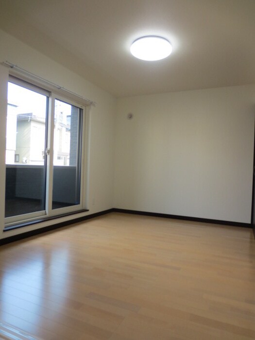 物件内観写真4　(居室)