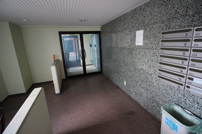 物件外観写真4　(エントランス部分)