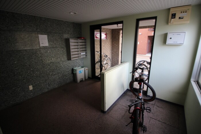 物件外観写真5　(エントランス部分)