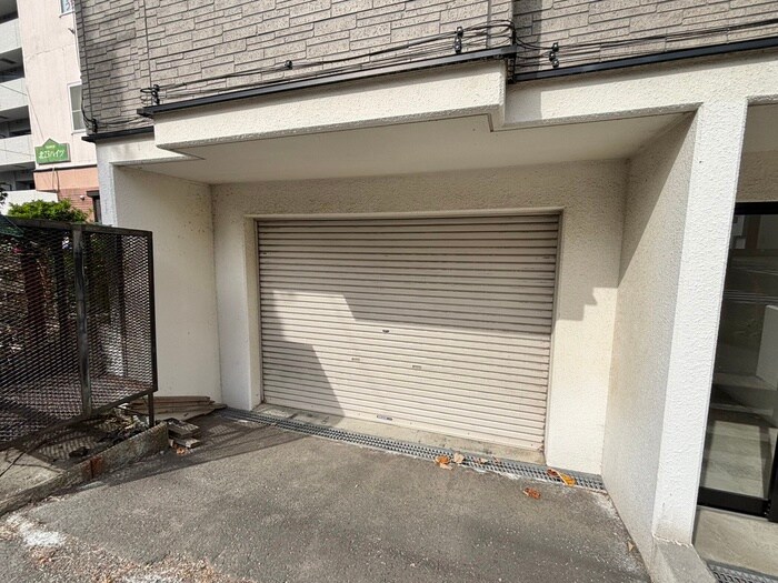 物件外観写真3　(駐車場)