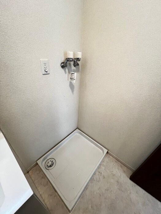 物件内観写真18　(洗濯機置場)