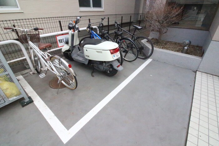 物件外観写真4　(駐輪場)