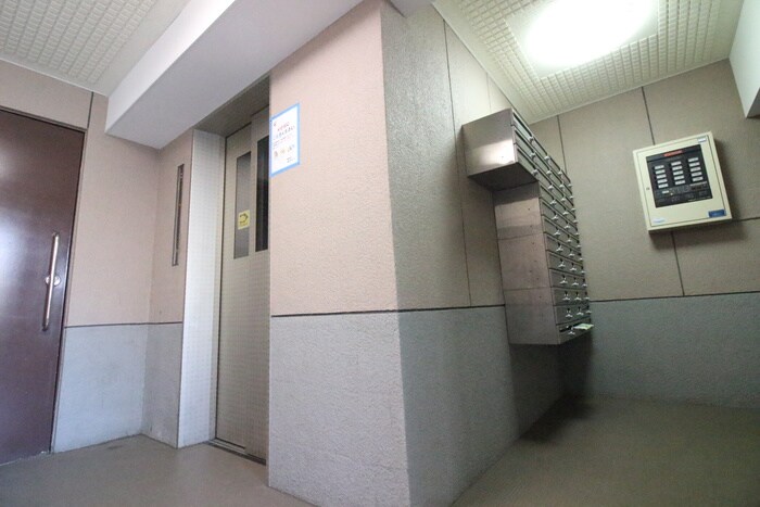 物件外観写真6　(エントランス部分)