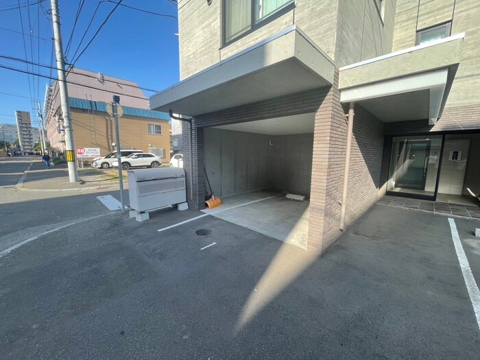 物件外観写真4　(駐車場)