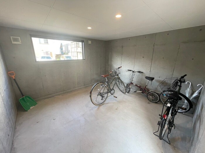 物件外観写真5　(駐輪場)