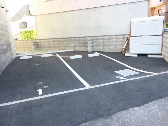 物件外観写真4　(駐車場)