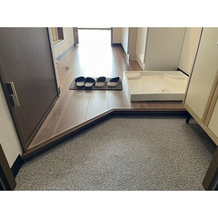 物件内観写真14　(玄関)