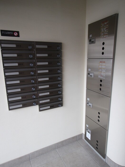 物件外観写真4　(エントランス部分)