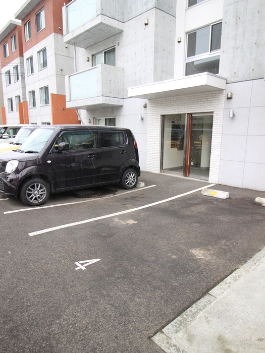 物件外観写真6　(駐車場)