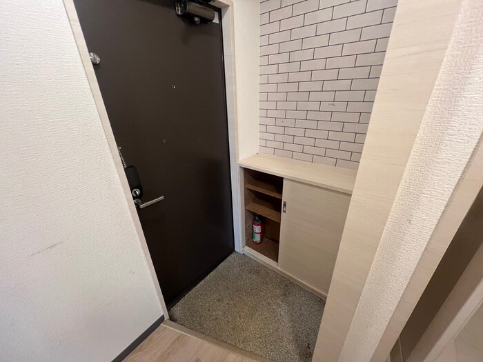 物件内観写真16　(玄関)