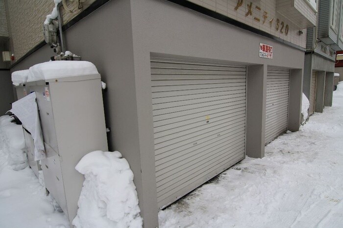 物件外観写真3　(駐車場)