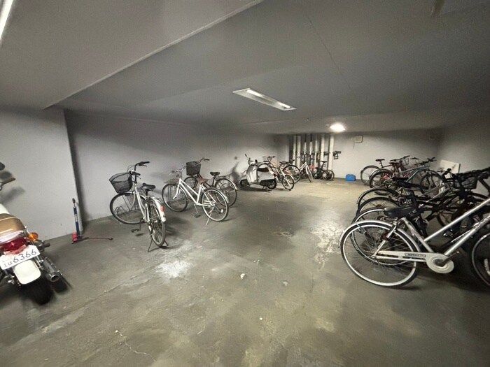 物件外観写真6　(駐輪場)