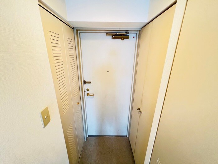 物件内観写真16　(玄関)