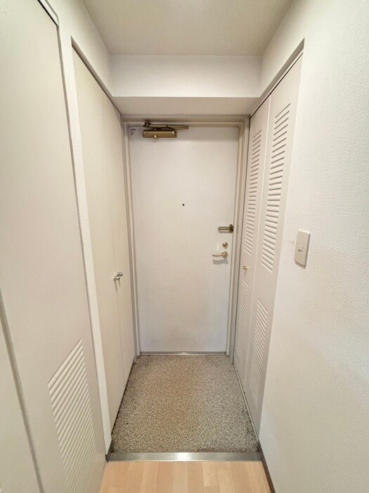 物件内観写真18　(玄関)