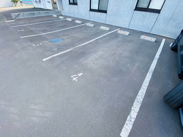 物件外観写真3　(駐車場)