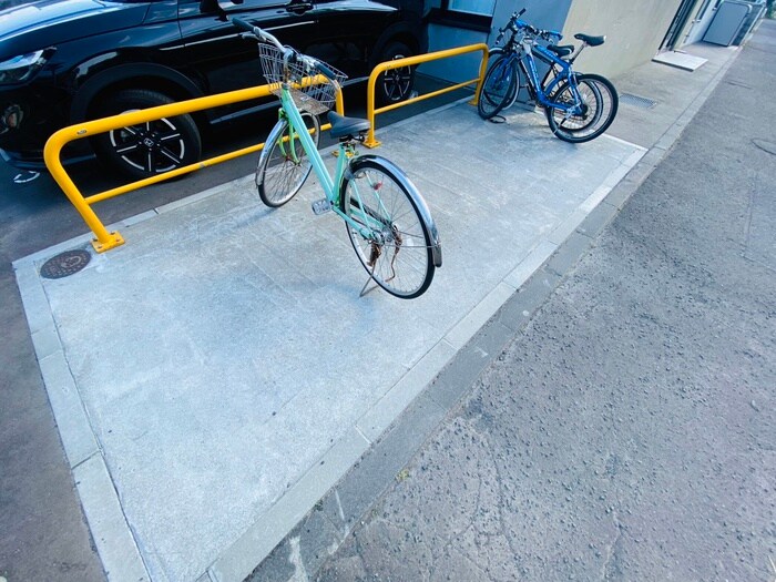 物件外観写真4　(駐輪場)