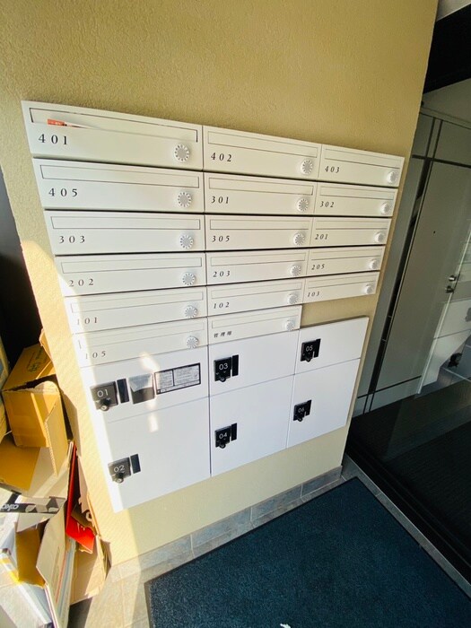 物件外観写真5　(エントランス部分)