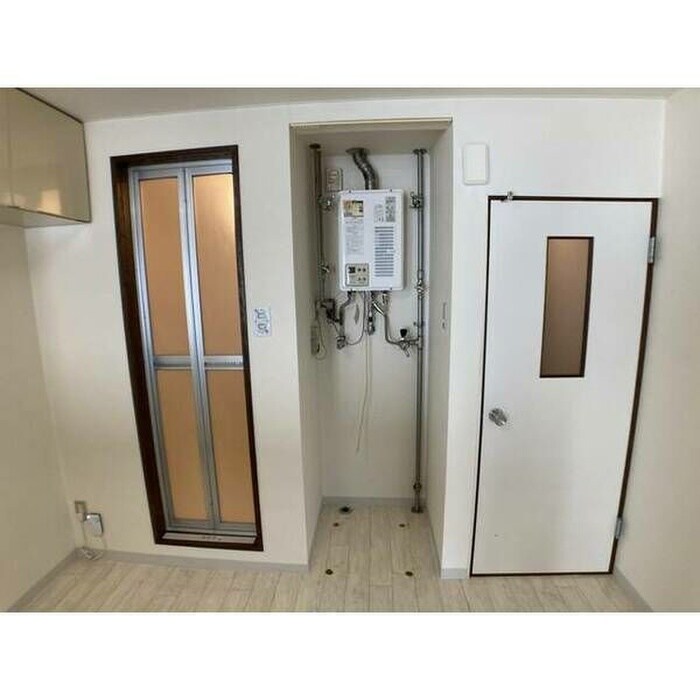 物件内観写真12　(洗濯機置場)